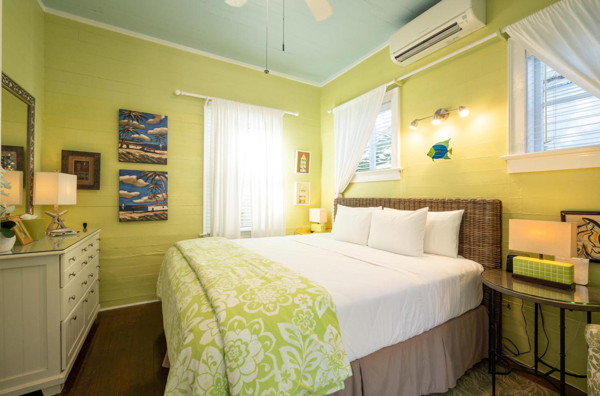 The Mermaid & The Alligator Key West Ruang foto